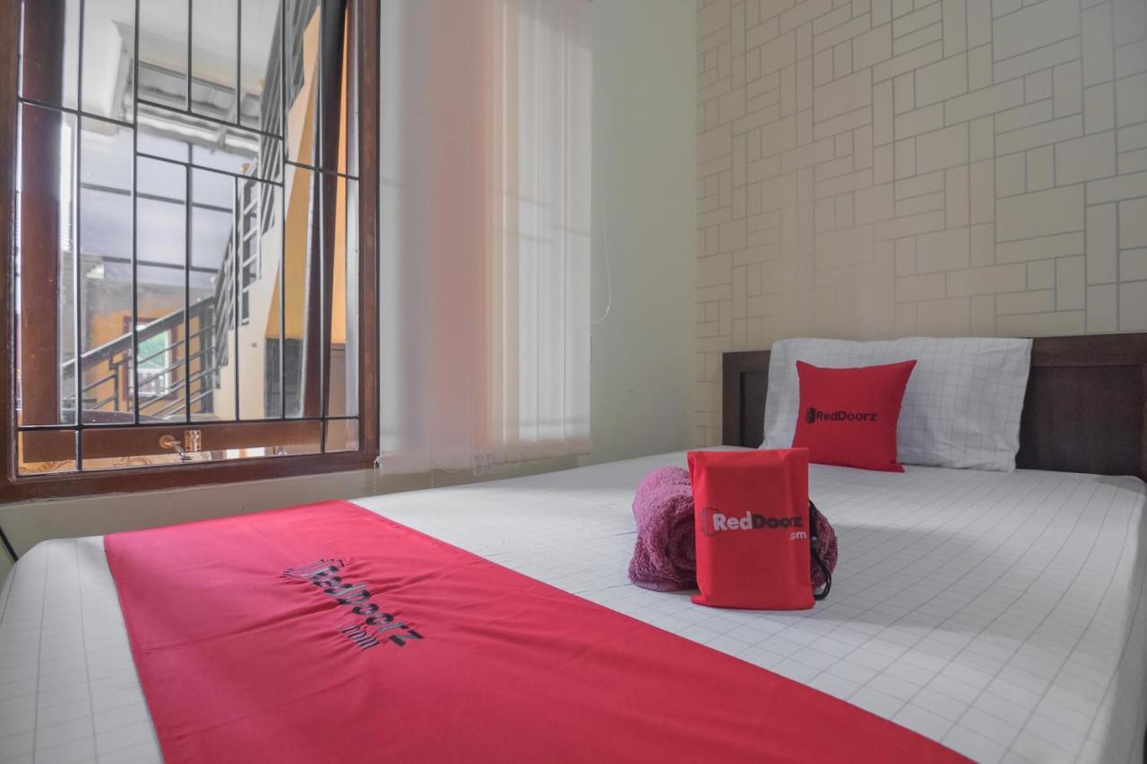 Reddoorz Near Sepinggan Airport Balikpapan 2 Hotel Exterior photo