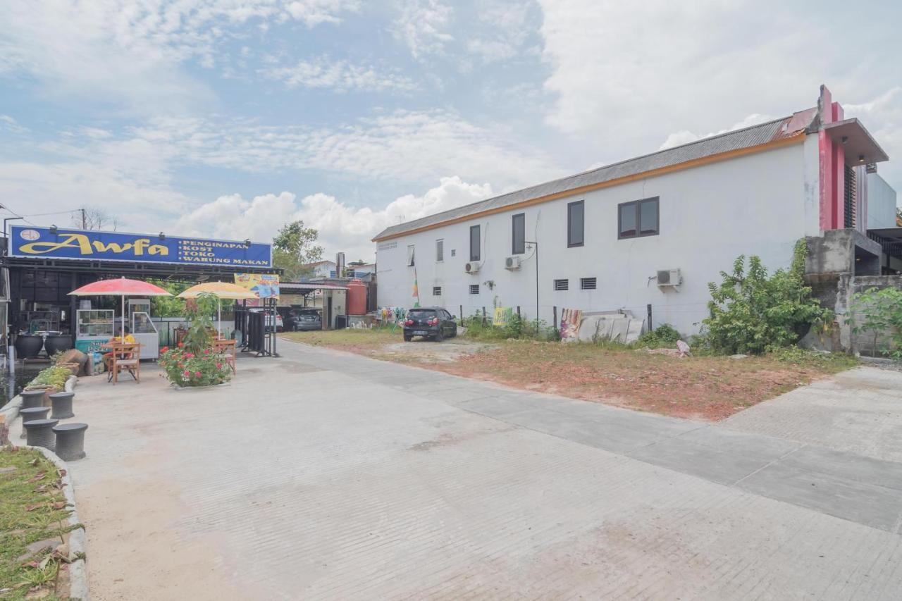 Reddoorz Near Sepinggan Airport Balikpapan 2 Hotel Exterior photo