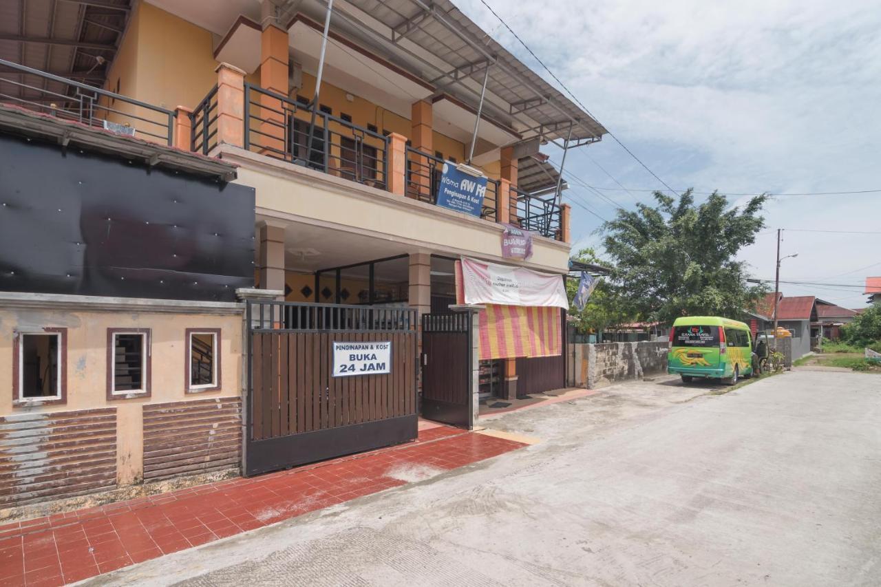 Reddoorz Near Sepinggan Airport Balikpapan 2 Hotel Exterior photo