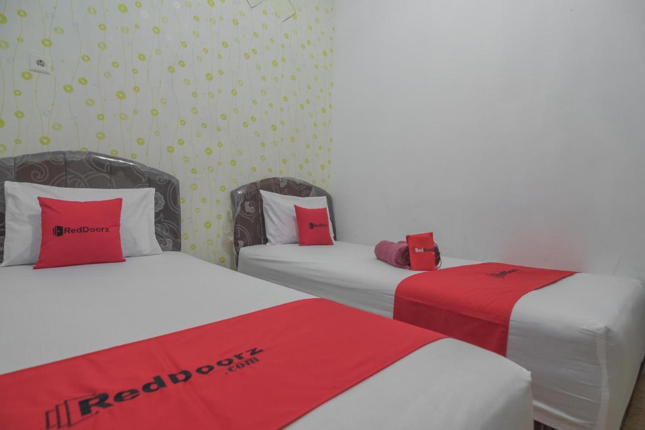Reddoorz Near Sepinggan Airport Balikpapan 2 Hotel Exterior photo