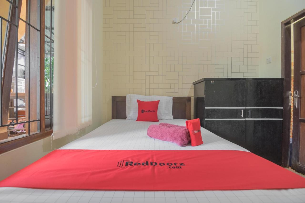 Reddoorz Near Sepinggan Airport Balikpapan 2 Hotel Exterior photo